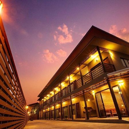 โรงแรมบ้านมะกรูด Baan Ma Grood Hotel Пхаяу Экстерьер фото